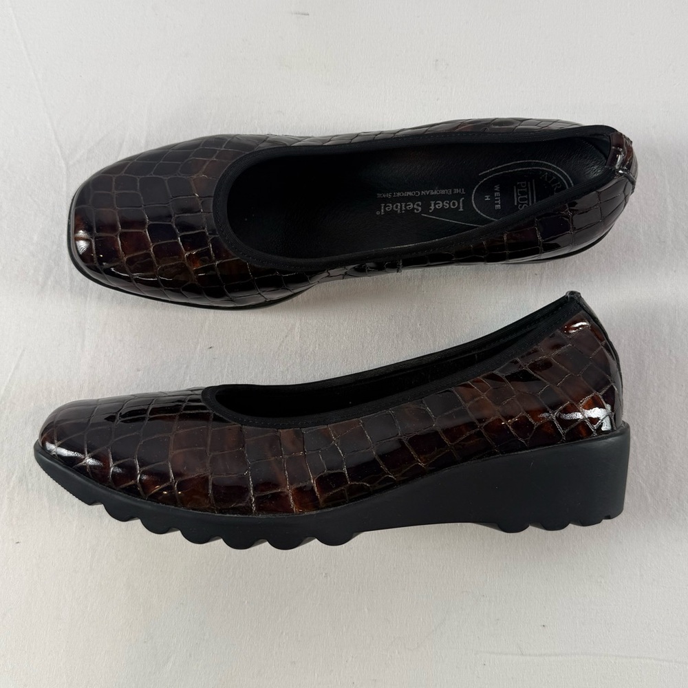 Josef Seibel Bridget Patent Leather Croc Embossed Pumps in Brown Size 9 or 40‎